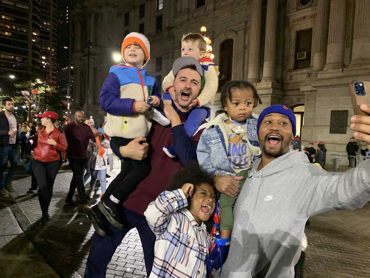 KeeleyFox29's tweet image. My Phavorite Phillies Celebration shot so far tonight.   Two dads each wanting their two kids to know what it’s like to live in Championship City ⁦@FOX29philly⁩