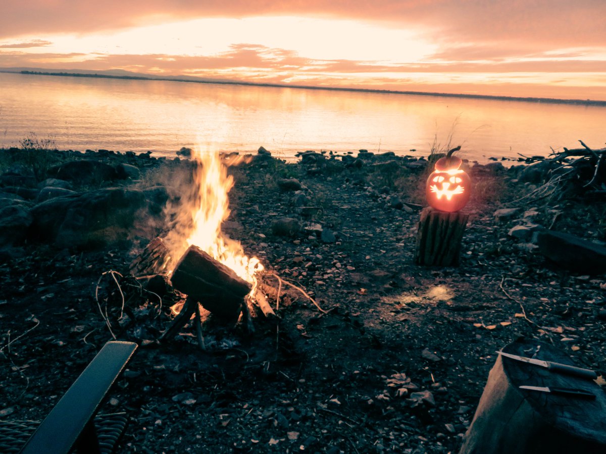 jl_ryan's tweet photo. 🎃🔥 Heavenly and I carved our 2022 Halloween pumpkin and had a campfire

#halloween #pumpkin #pumpkincarving #happyhalloween #jackolantern #alburghvt #lakechamplain #lakechamplainvt #vtphoto #vermont #802 #vermontlife #vermontshots https://t.co/hAMQL8SCJl