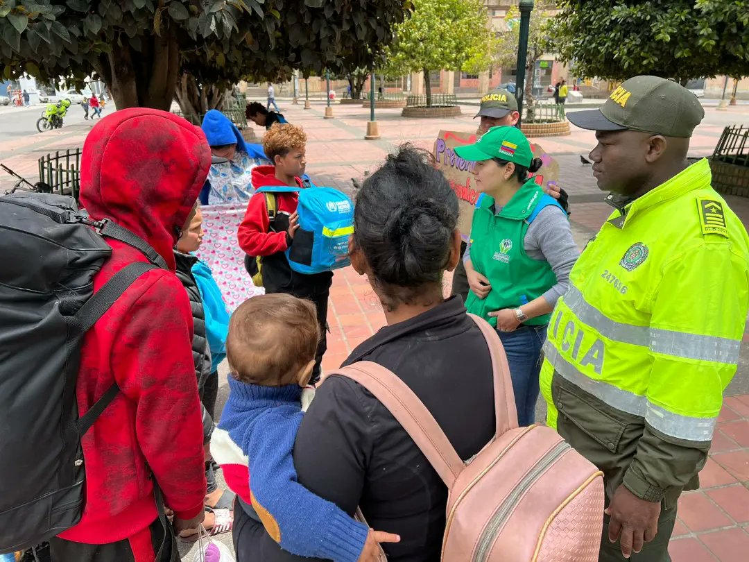 PrinVerdeOlivaP's tweet photo. En #Ipiales #Sepro #Denar en coordinación con el grupo de reacción, ICBF y comisaría de familia, Continúan con los controles en contra de la Mendicidad en parques del municipio, se logró el restablecimiento de derechos de los niños que se encontraban en esas condiciones https://t.co/2SfVLRn8jN
