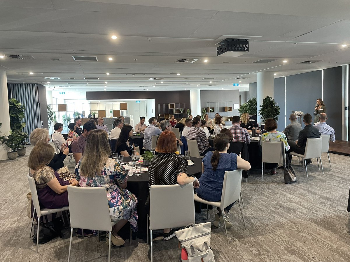 Kicking off #SD22 with a doubtable focused on creating sustainable food systems with <a href="/Arup/">Arup</a> and <a href="/annekovachevich/">anne kovachevich</a> plus 42 digital legends. Full house