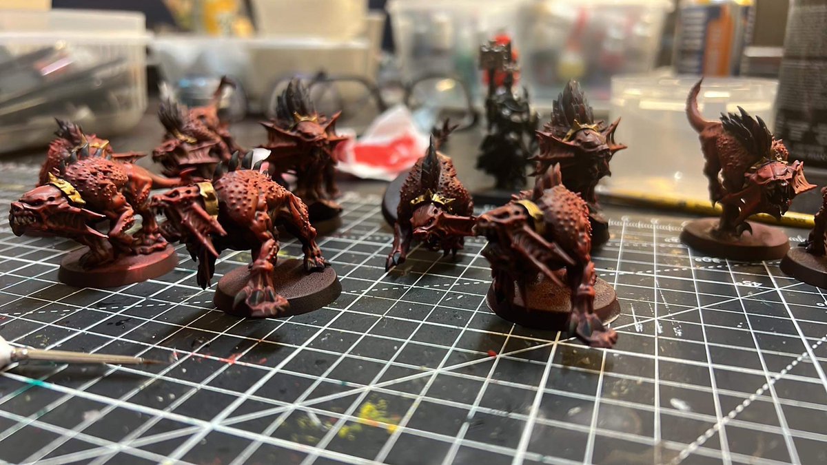 AllpointsTV's tweet photo. Painted some minis today for the first time in ages . 10 flesh hounds pretty pleased https://t.co/2CEqvIlkpS