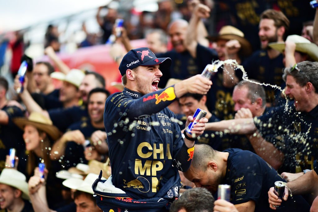 FormuIaMax's tweet photo. 📊 STATS:

• Max took the 33rd victory of his career at the #USGP 🇺🇸
With it, Max levels the record for most wins in a season with 13.

• Max joins Carlos Reutemann (1978), Jacques Villeneuve (1979) and Alan Jones (1981) as drivers to win two Grand Prix on US soil in a season. https://t.co/lmZRgrf9l8