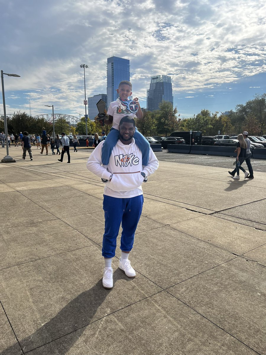 Thank you <a href="/Titans/">Tennessee Titans</a> for an amazing alumni weekend. This kind of fun can never be measured plus we got a huge W😎 

#TitanUp #WeRunIt #BabyTitan #NFL <a href="/NFL/">NFL</a>