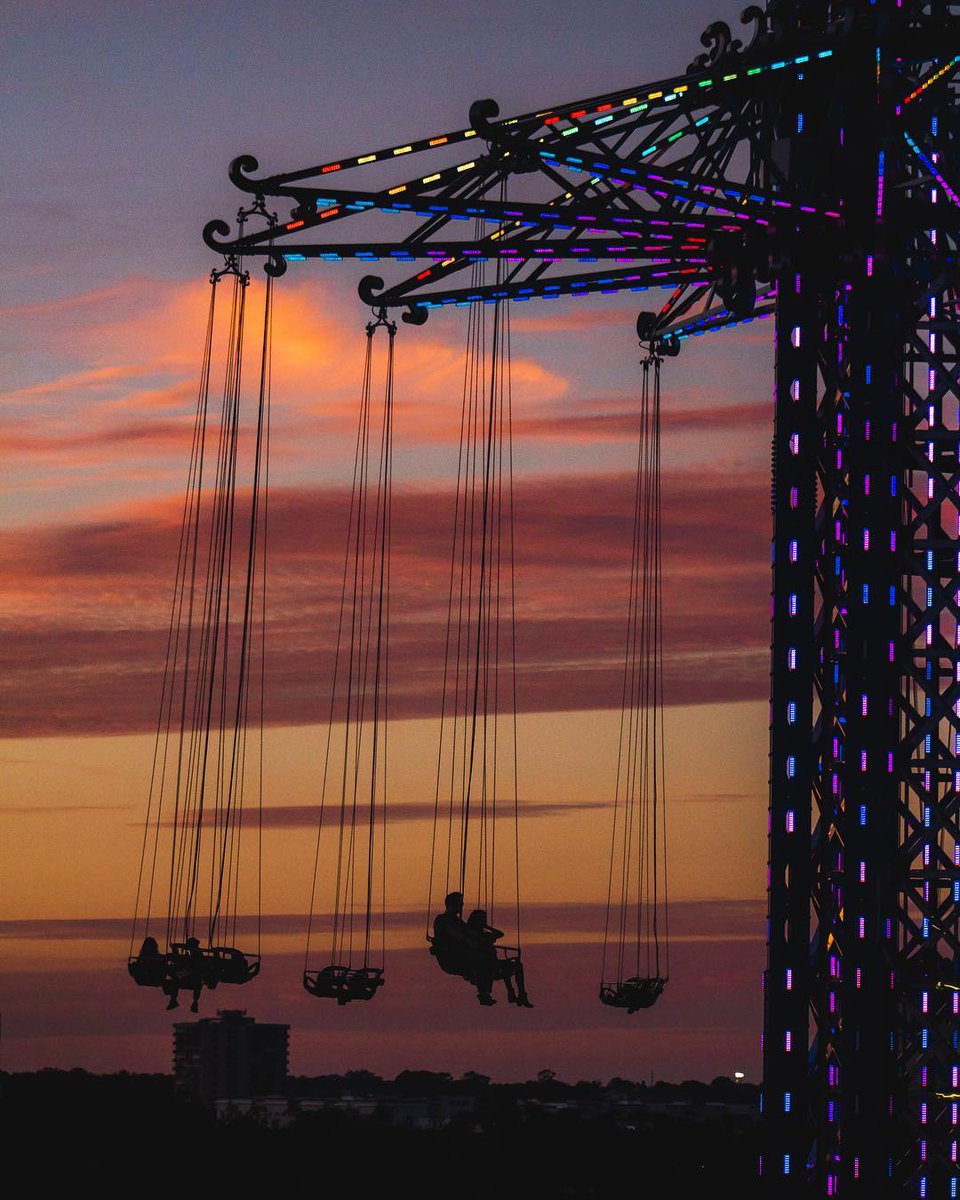 The sunsets only get better up here. 

📍 : <a href="/ORLStarflyer/">Orlando Starflyer</a> 
IG 📸: oshkappers