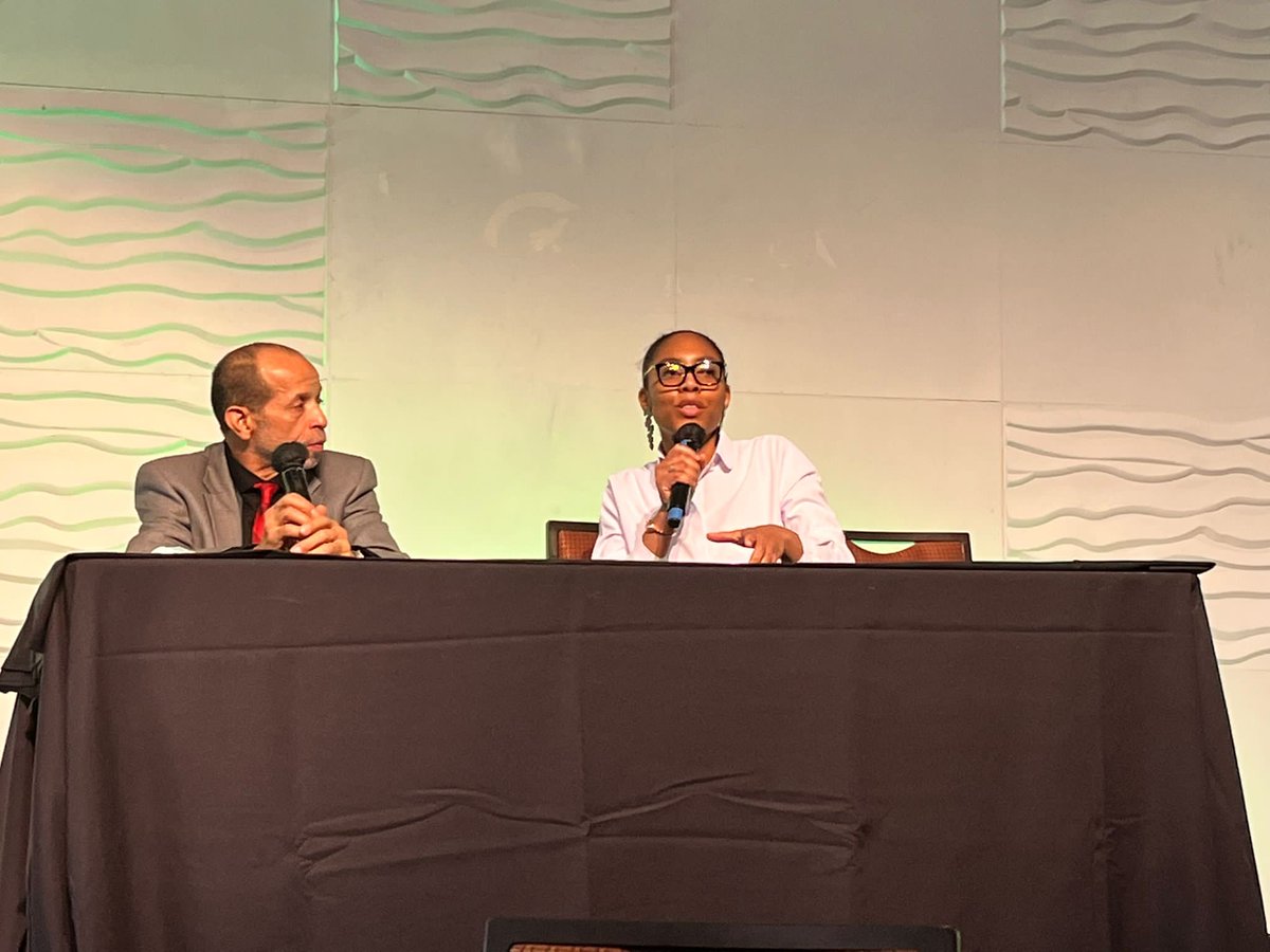 marshagaildavis's tweet photo. Had the privilege of discussing “👀ing the Big Picture” of nurturing thriving students with @bp_living @bigpiclearning.  Wonderful to share the stage and mic with @cardio10s and share WACK! with the P-POD community.  Blessed to have the opportunity 😊🙏🏽❤️ https://t.co/pLYKaK3BAt