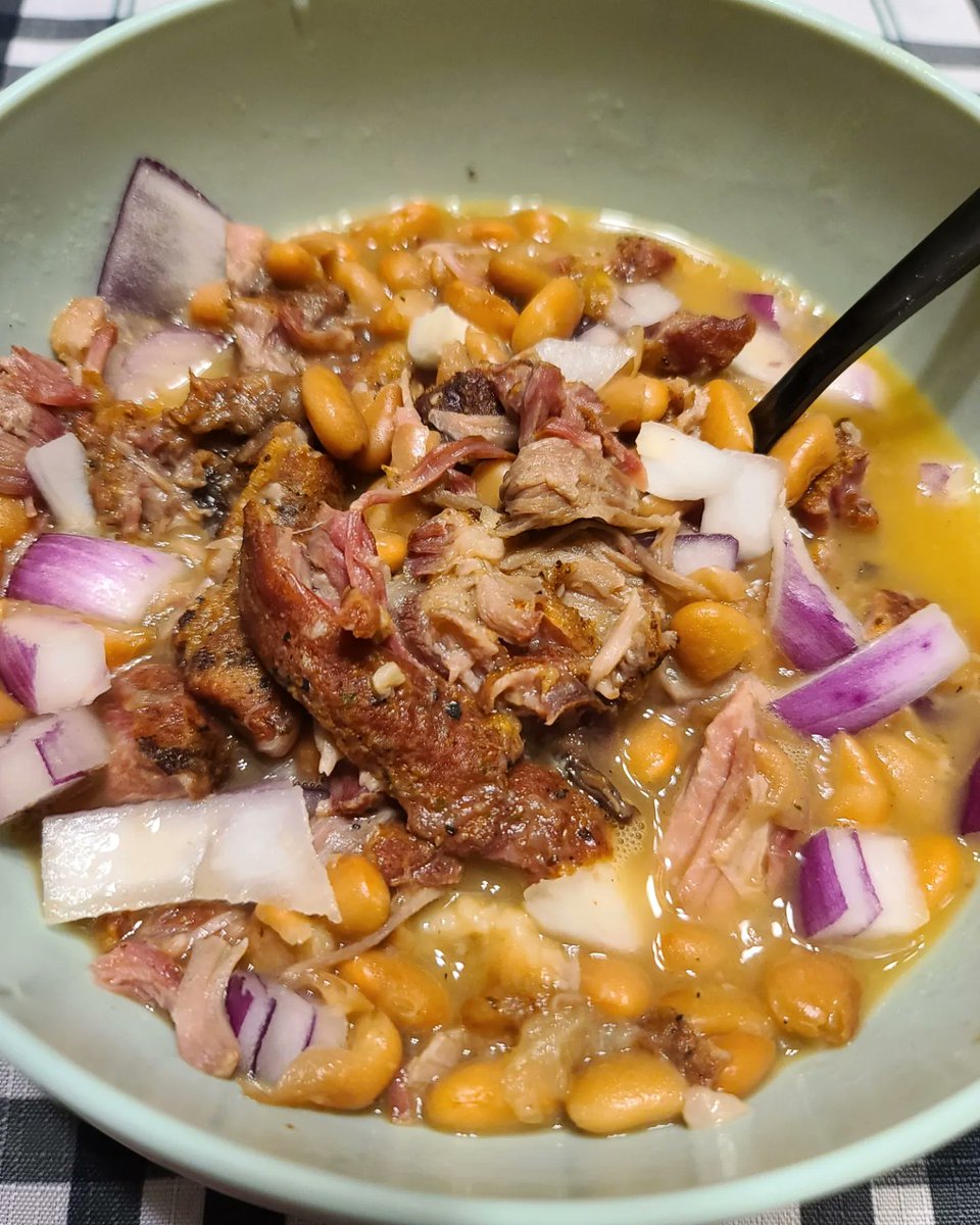 dadof2bbq's tweet photo. Smoked some pork neck bones seasoned with @TheCajunTwoStep and smoked using @BearMountainBBQ pecan pellets! Put them in some pinto beans and had soup beans and cornbread for dinner #soupbeans #cajun2step #bearmountainbbq #soulfood #countrycookin https://t.co/ZmEcg3kC6h