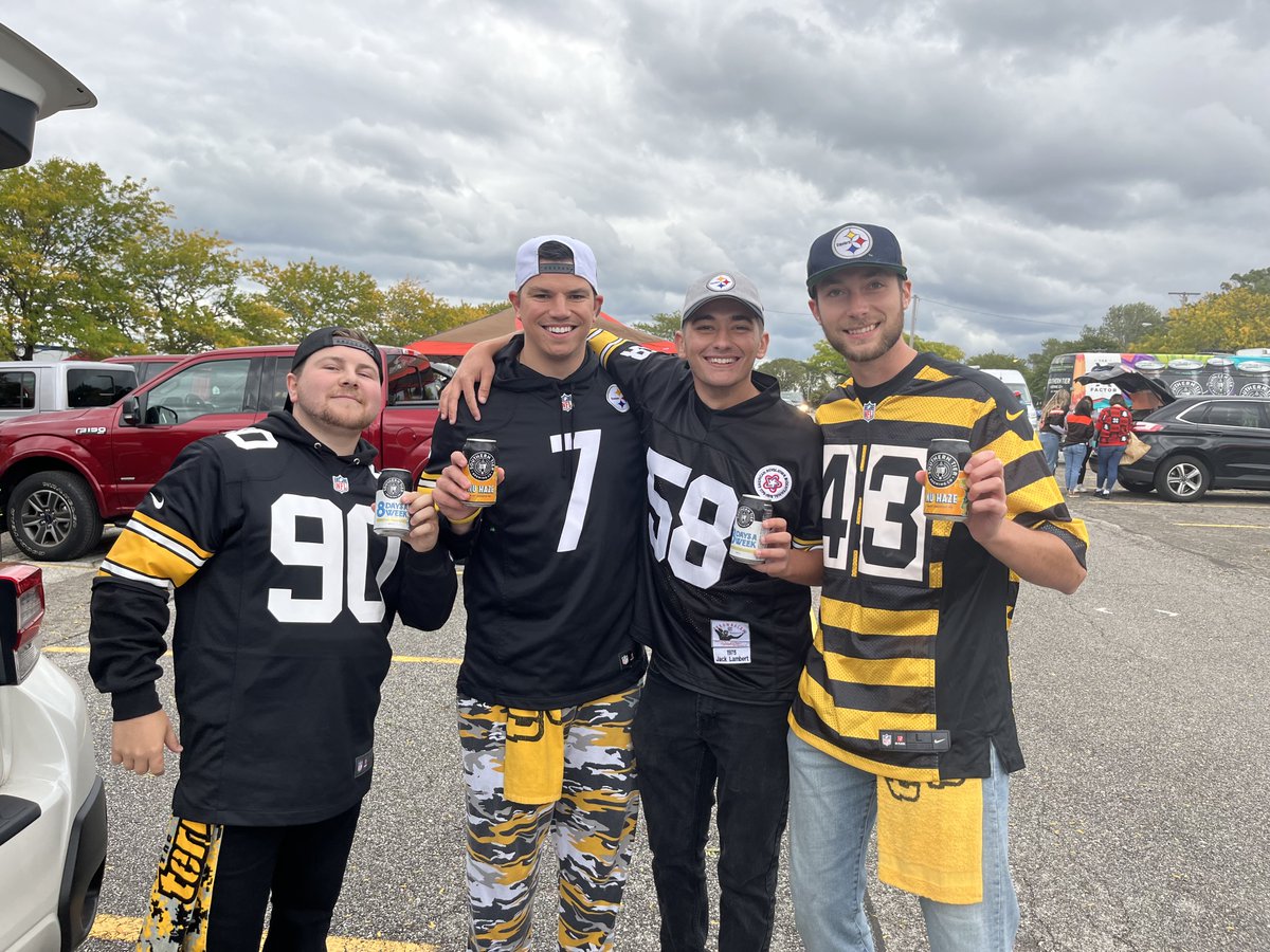 stbcbeer's tweet photo. Been waitin' all day for Sunday night! We know our friends in Pittsburgh are ready for tonight. Gear up with all the essentials for tonight's game and unpack your next tailgate!
#bringtheflavor #overpackd #stbcbeer https://t.co/K8kySz5gsb