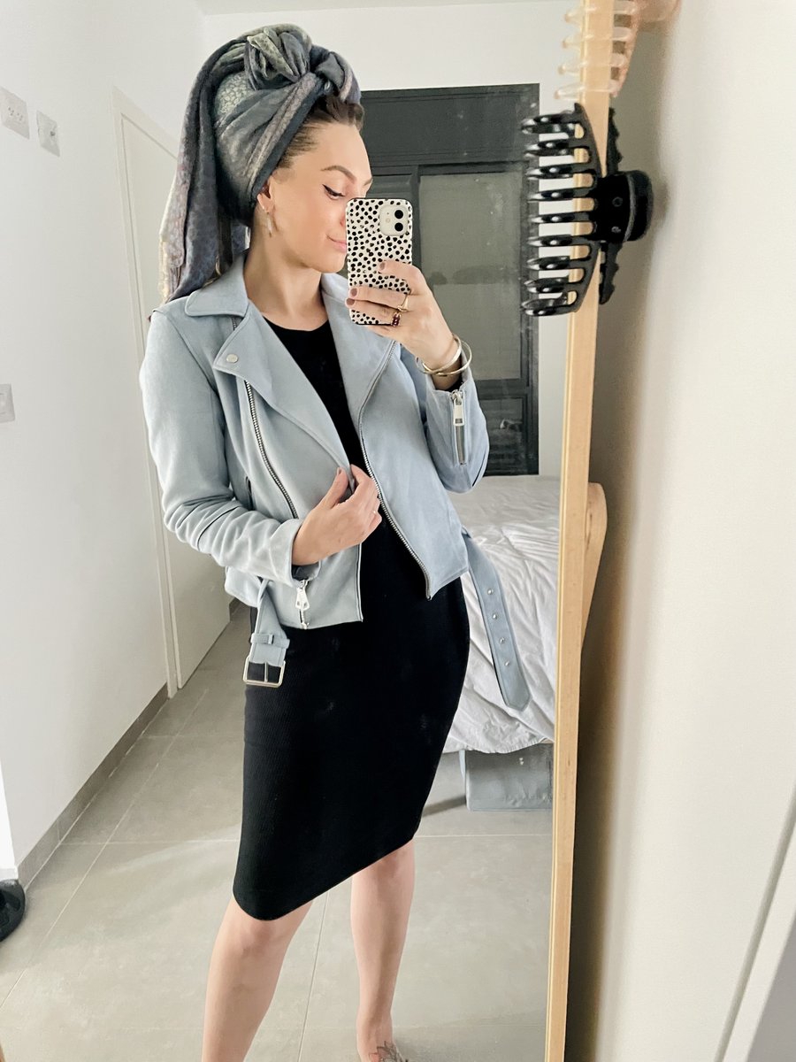 Are you a Blue, Green or Black scarf?

These outfit inspirations have got us prepared for the coming week! 😍

Cate has on The Layers of Love Scarf in Blue, The XL Tshirt Scarf in Olive and our famous Petalsoft Scarf in Black 💙💚🖤

#OOTD  #Headwrapping #Headscarves #Wrapunzel