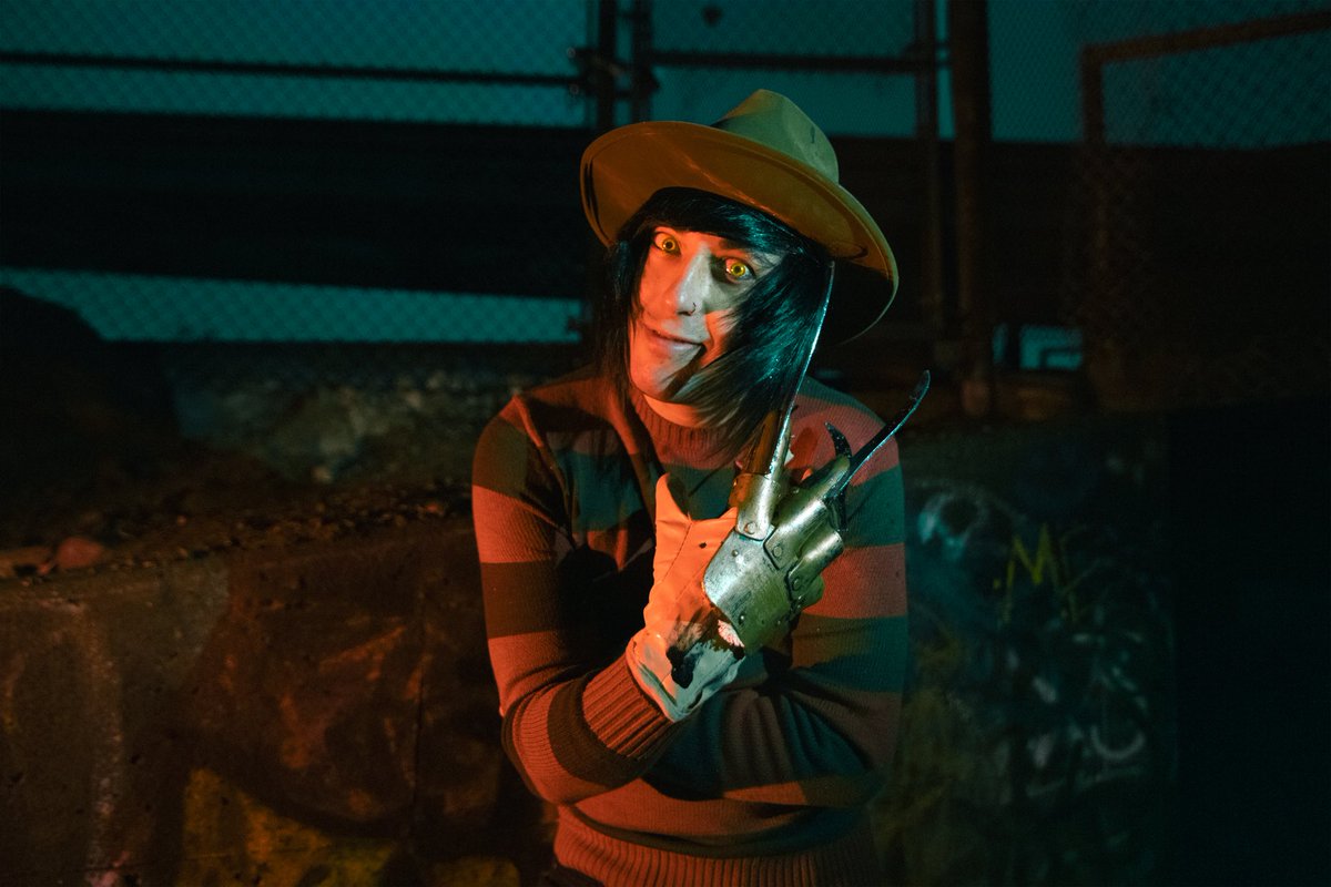 🎃 🕸️ HAPPY SPOOKTOBER from Freddy 😘 boutta comeee into your dreams bb
FULL PHOTOSHOOT + POSTER! Available for patrons!: patreon.com/capndesdes