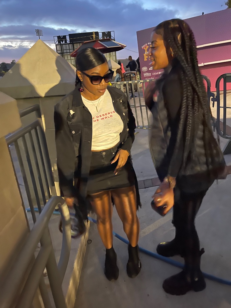 NijahBrenea's tweet photo. #Spellhouse with my front? Why not. https://t.co/kCuQSR9ZDl