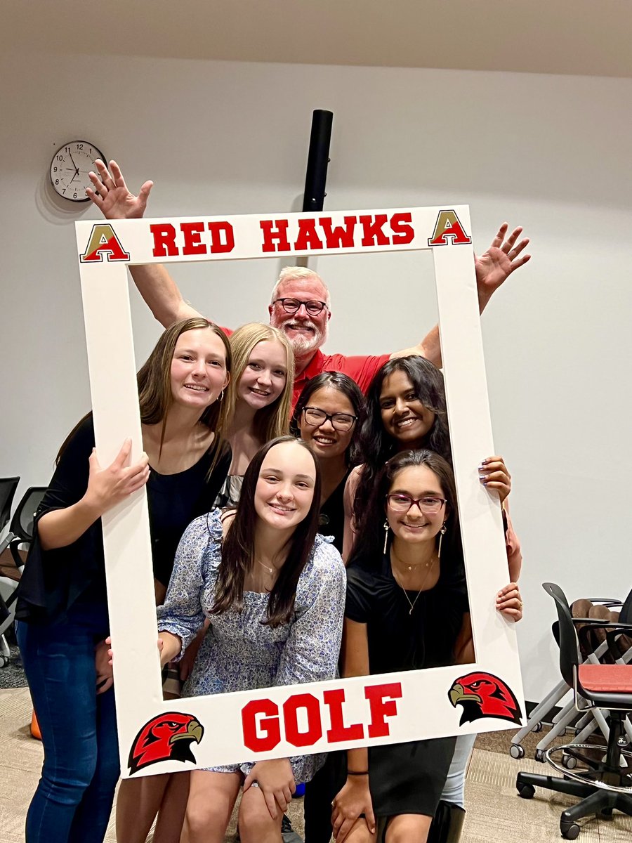 Tonight we celebrated our JV &amp; Varsity Golf teams.  Great season ladies!

#gohawks