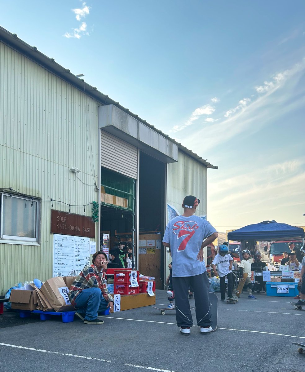 minorinkpk's tweet photo. コッチ😂
加須スケートボード場【SOLE KAZOFORNIA BASE】のイベントに行ってきたよ！
楽しかったぁ〜
#FUNUP https://t.co/k3tLkkxhbq