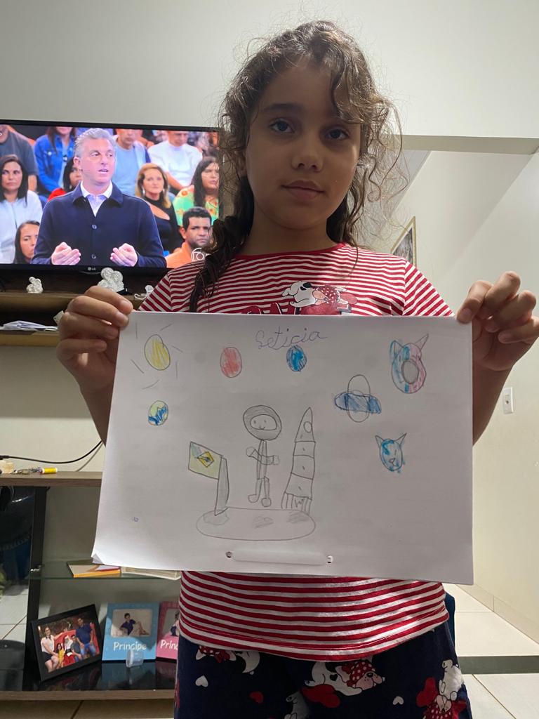 diegopress's tweet photo. Depois de assistir uma história real, de um astronauta que entrou água no capacete, no programa do @LucianoHuck - no @domingao, minha sobrinha #LetíciaFrancisco, com muita velocidade fez essa ARTE incrível. https://t.co/vUho2DFRG4