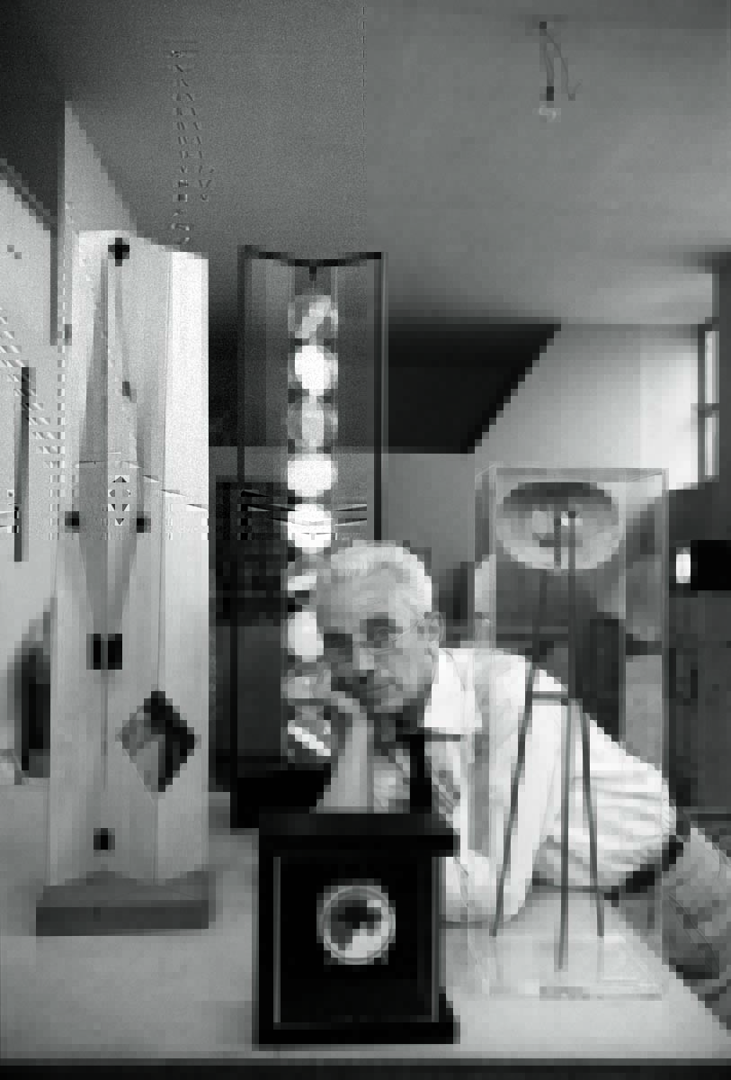 artribune's tweet photo. #fotodelgiorno: Nasceva oggi a Milano nel 1907, #BrunoMunari, qua Bruno Munari fotografato circondato dalle sue opere nel 1967 da Ugo Mulas https://t.co/b57J2dDy9x
