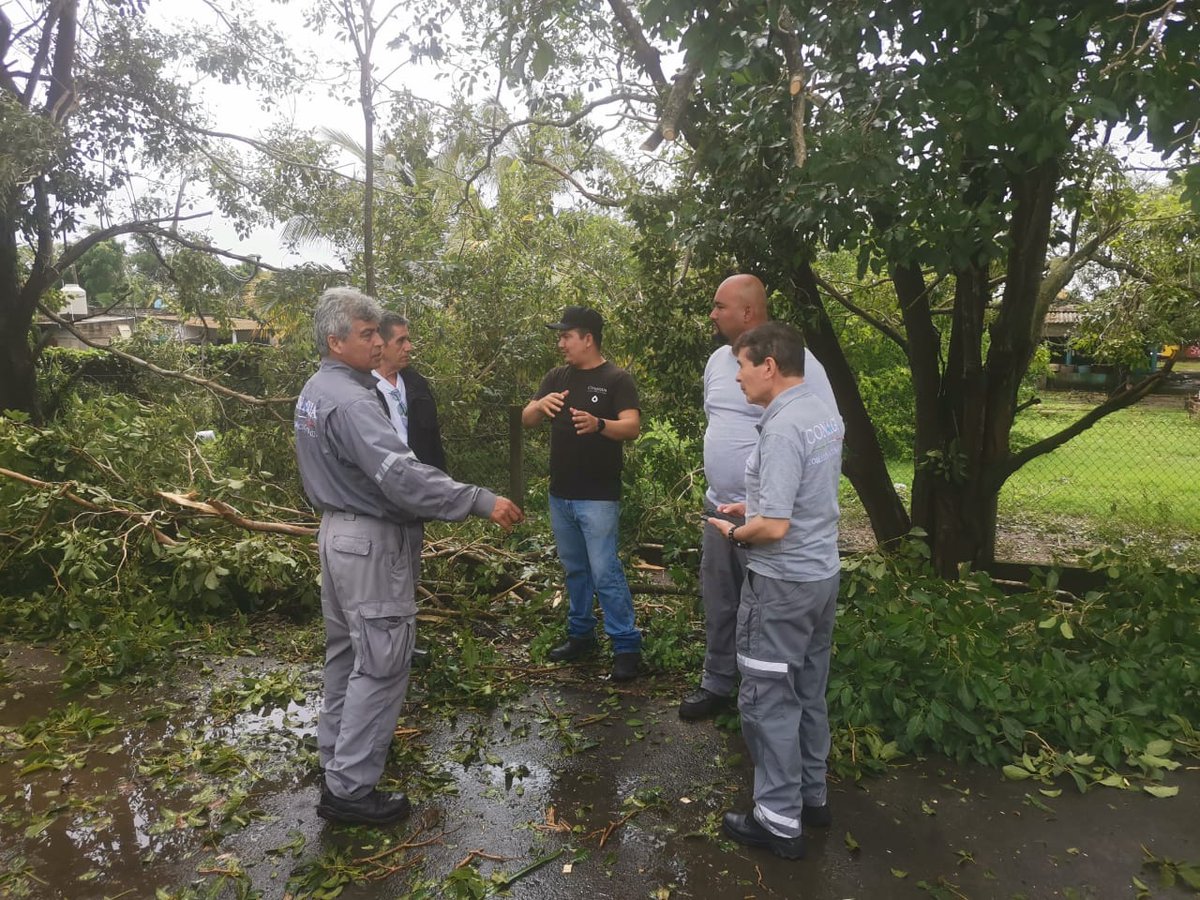 conagua_mx's tweet photo. Ante el impacto del #Huracán #Roslyn en #Nayarit, Brigadas #PIAE de #Conagua se mantienen en esa entidad, así como en #Jalisco y #Colima, con el fin de contribuir con las autoridades de los tres órdenes de Gobierno, en la implementación de estrategias de atención a la población https://t.co/eLyymiamxA