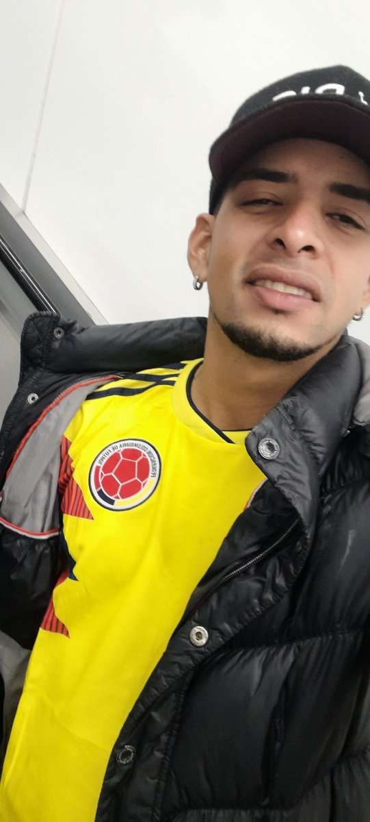 Charles21Bc's tweet photo. Estar al otro lado del mundo y ponerse esta camiseta no tiene precio 🇨🇴🤙🙏🏻 https://t.co/ygir2uddWc
