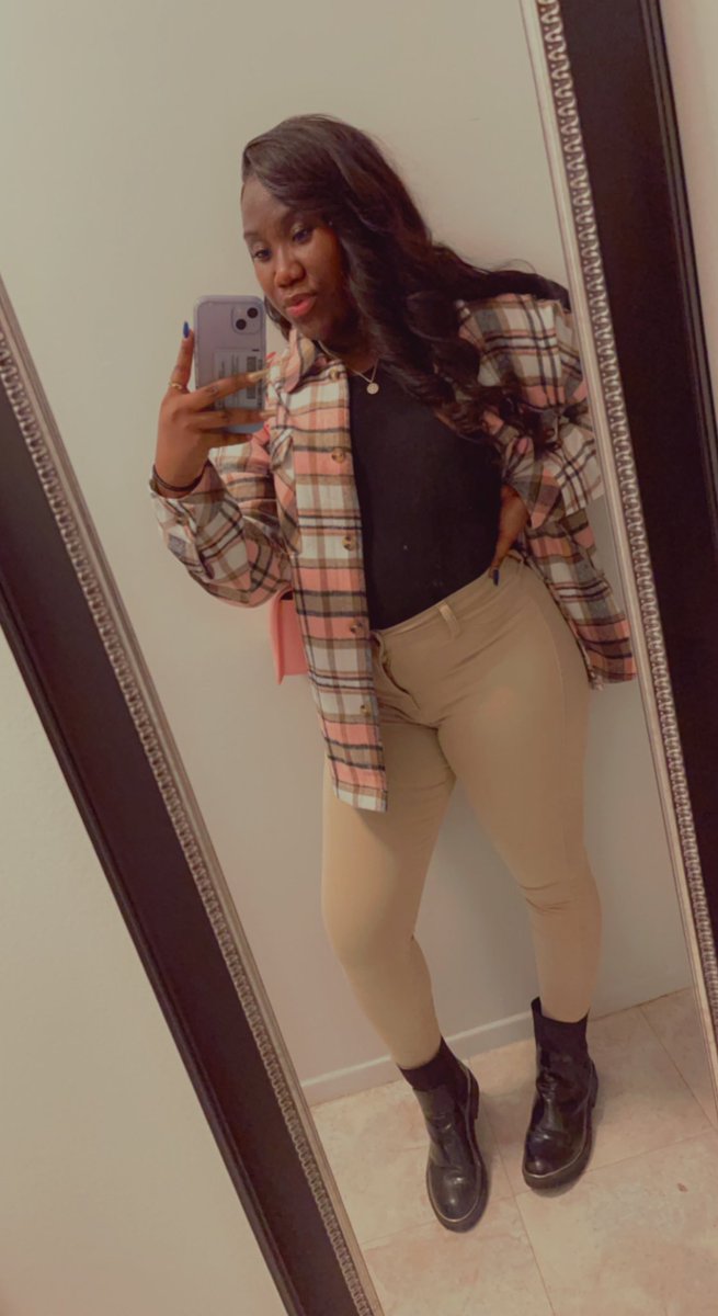 OhMy_Brit's tweet photo. Last Night style = Pretty in Plaid #flannelszn #fall #concertvibes https://t.co/NDUYtJsiif