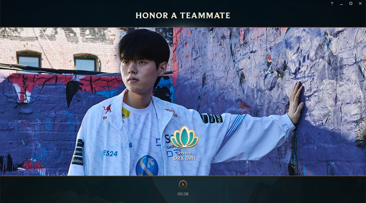 LoL Esports on X: Deft honored for tilt-proof #Worlds2022 https