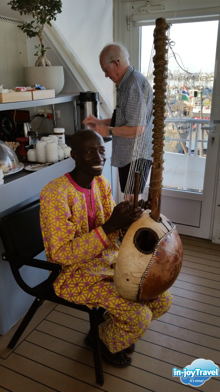 In_JoyTravel's tweet photo. On the River!
This Gambian musician and singer entertained us on the last day of our river cruise on the Gambia River. You can listen to one of his selections on my current video, "Performance Onboard", (https://t.co/UDxC1nrUKk). #Gambia #Senegal https://t.co/tGBkupeMVD