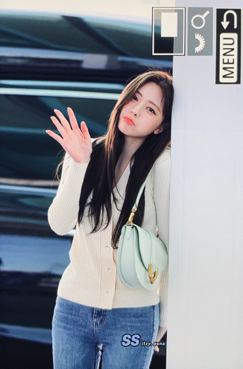 shinsarang_yn's tweet photo. 221024 유나 넘 귀엽다..👋🏻👋🏻🥺
#유나 #YUNA #있지 #ITZY https://t.co/xVMzcIvm7O