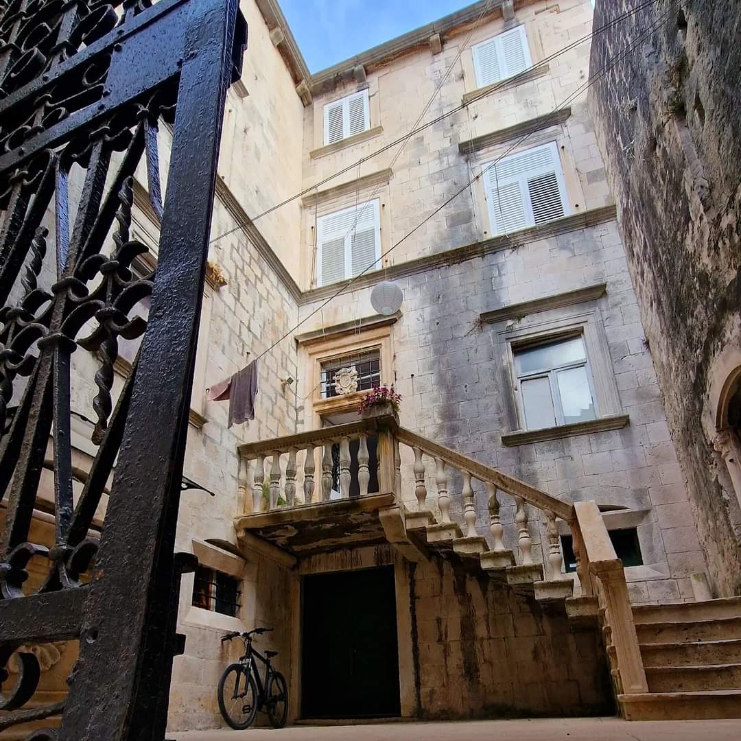 Exploring Korčula
#Dubrovnik #DubrovnikRiviera #Korcula #Croatia #MondayMotivation #travel #beautifuldestinations #autumn