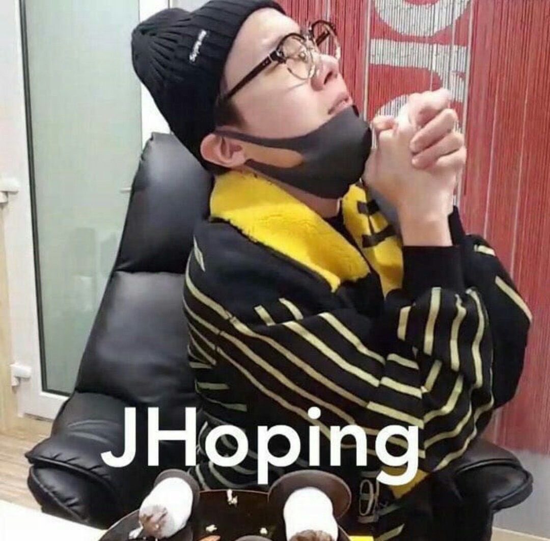 katchbts's tweet photo. Now I lay me down to sleep
I pray the Lord makes Weverse restock the dang Artist-Made Collection by BTS.

Oh…and my whipped-ass soul to keep.

@BTS_twt https://t.co/P8gAFojsDM
