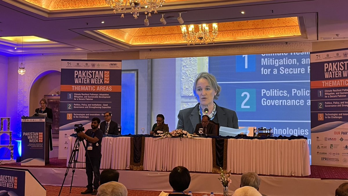Dr @RachaelMcDonne5, DDG @IWMI_ highlighted the importance of water security in the context of the climate crisis and reiterated the importance of climate resilient actions and #WEFE nexus thinking. #PakWaterWeek2022. @drmohsinhafeez @IWMI_Pakistan #NEXUSGains @drmohsinhafeez