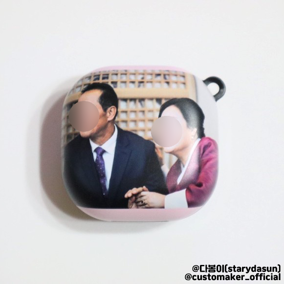CustomakerWithU tweet picture