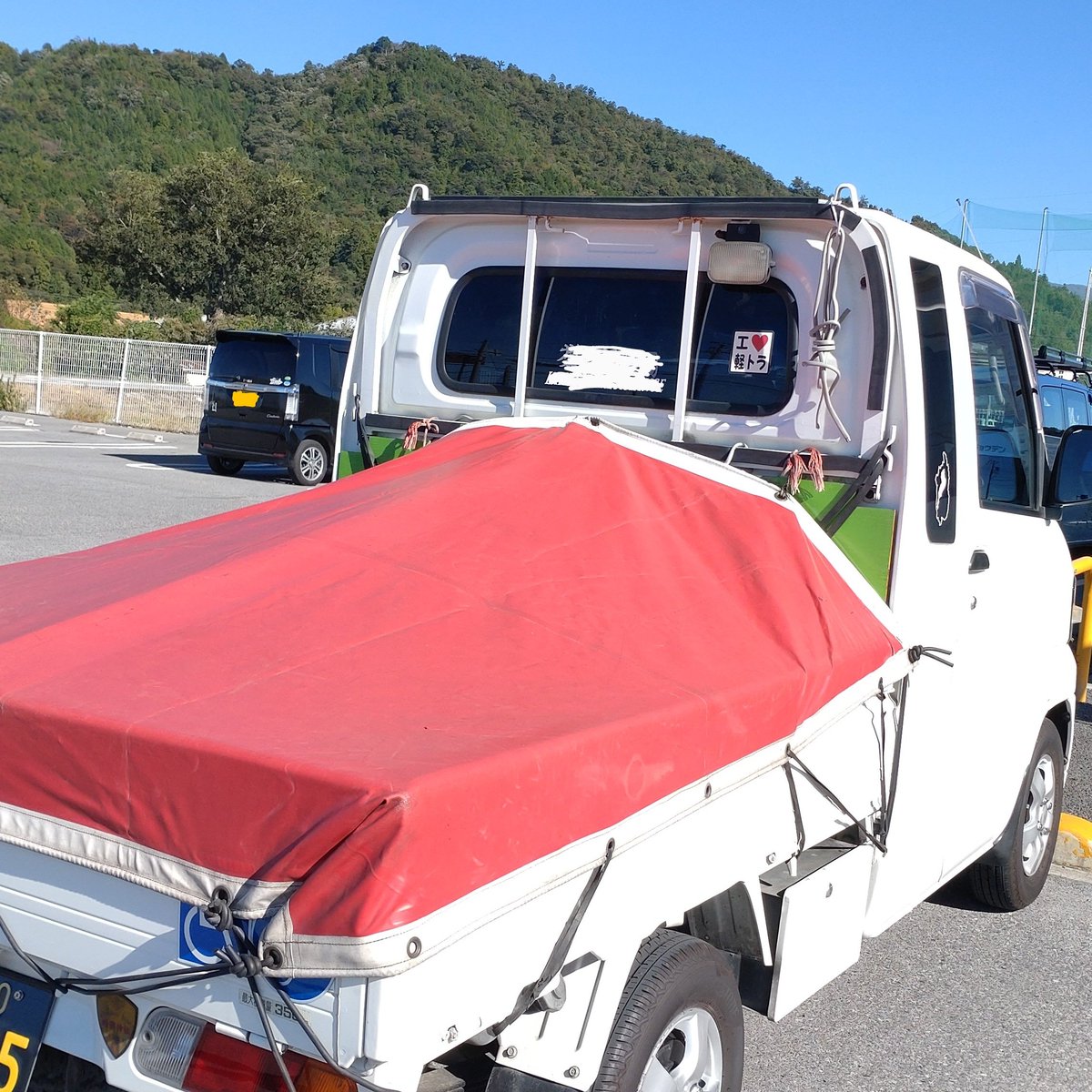 kuon4005's tweet photo. 皆様はじめまして。
この度滋賀県湖東地域で軽貨物貸し切りチャーター便を開業しました吉田急送です。
大手様には属しておらず独立系ですが平車なのでリフトやクレーン積み降ろしに便利な平車です。
ご依頼やお問合せはお気軽にDM頂ければ幸いです。
#軽貨物貸し切りチャーター便
#バイク輸送 https://t.co/GEqpqgOJy0