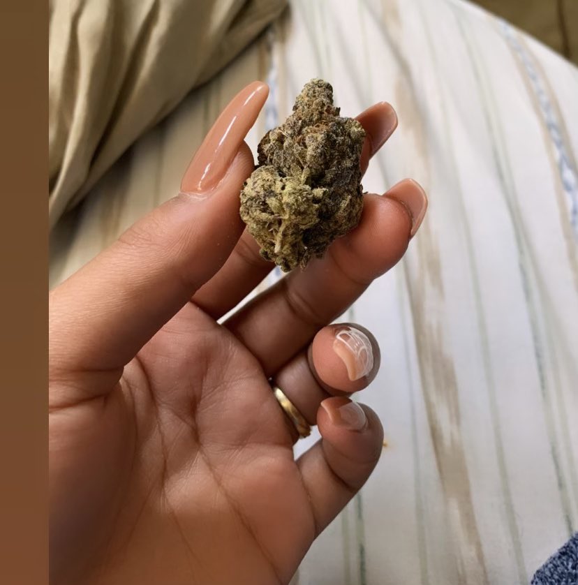 420420stuff's tweet photo. My lady picks it out and it never fails #gas #dank #stoned https://t.co/ee1JTLgs94