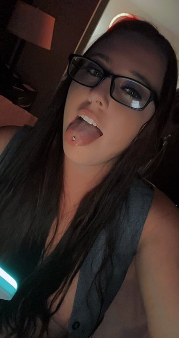 Come chill with us LIVE on my FREE Onlyfans 😘   https://t.co/fninDSCT2h  #onlyfans #onlyfanslive #camgirl<a href="/tag/camgirl"class="tags"><span>#camgirl</span></a><a href="/tag/hotwife"class="tags"><span>#hotwife</span></a><a href="/tag/adultcontent"class="tags"><span>#adultcontent</span></a><a href="/tag/onlyfans"class="tags"><span>#onlyfans</span></a><a href="/tag/onlyfanslive"class="tags"><span>#onlyfanslive</span></a>