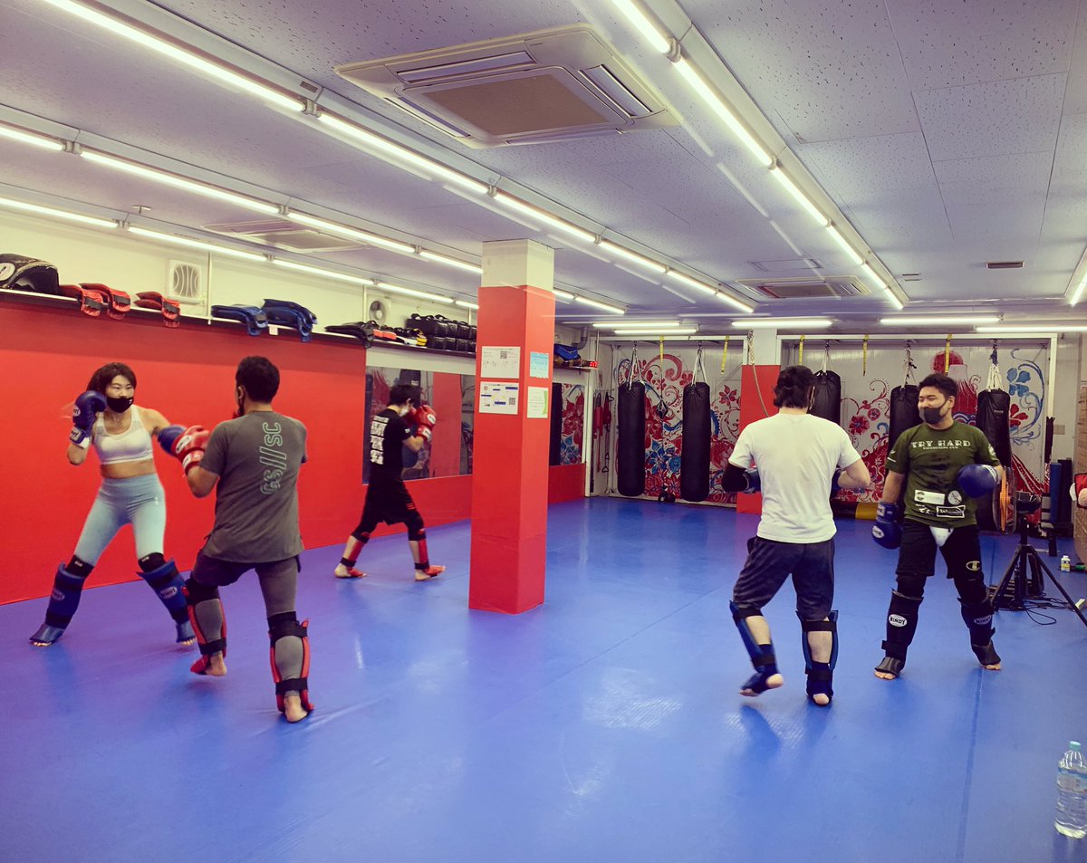 toikatsudojo's tweet photo. 今週も元気に頑張りましょう🥊😊 #キックボクシング #ボクシング #ジム #中野 #シェイプアップ #強く美しくカッコよく #総合格闘技 #フィットネス #トレーニング #美容と健康 #スポーツ #オンライン #kickboxing #boxing #mma #grappling #bjj #fitness #trainging #workout https://t.co/UoA678nlV7