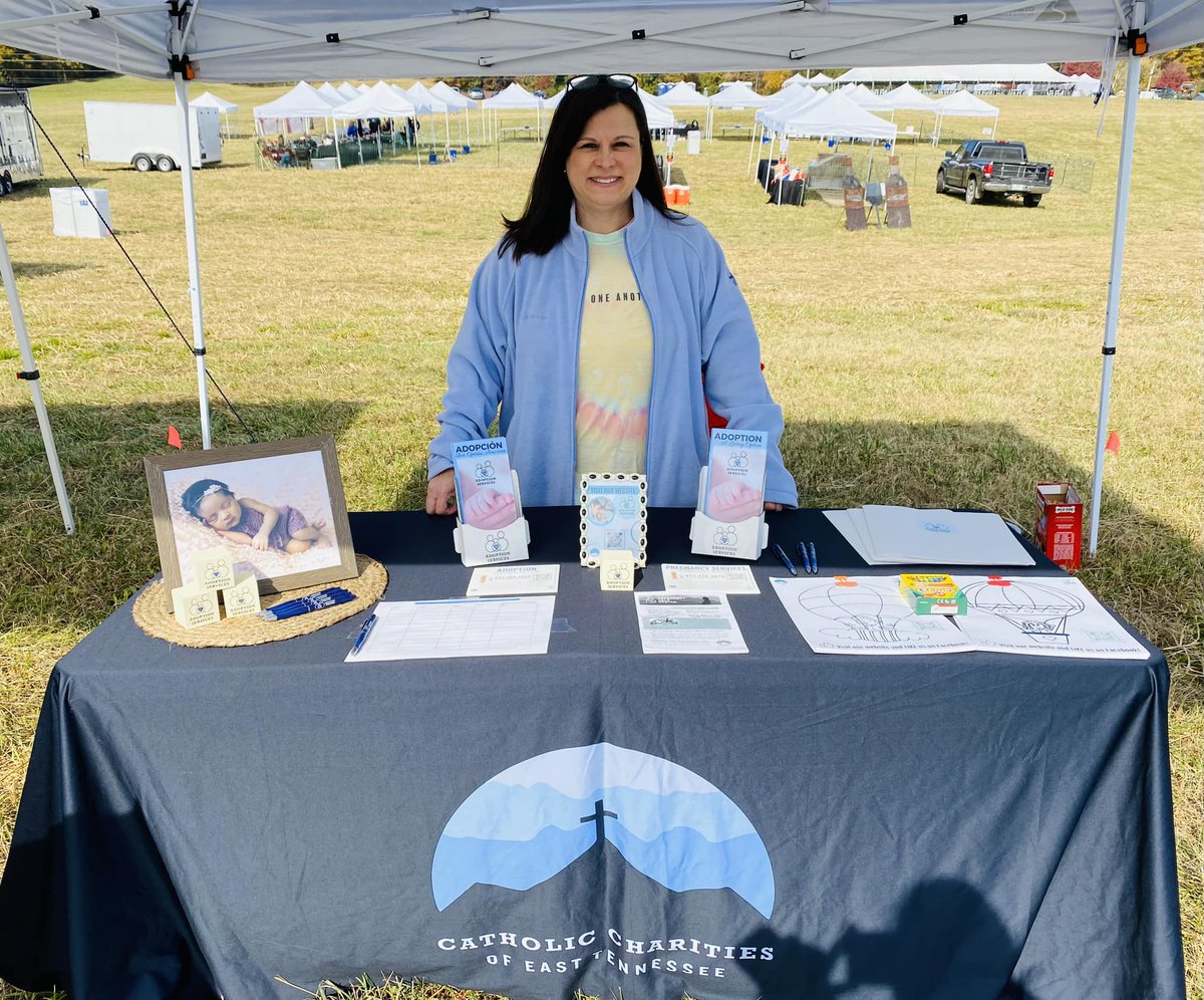 CCEastTN's tweet photo. Our team is committed to getting Adoption information out to members of our community, even on the weekends. 
In case you missed us CCETN Adoption Services was in the Dandridge area - at the Balloon Festival!
#dandridgetn #balloonfestival #ccetn #dioknox #adoptionservices https://t.co/cGnZiKtZh6