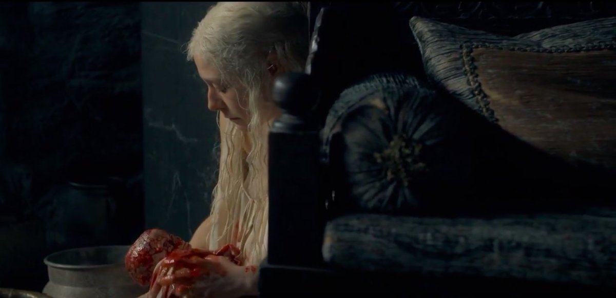 HOTDfr's tweet photo. Les larmes coulent... 

 #HouseoftheDragon https://t.co/zFbhQKKTwn