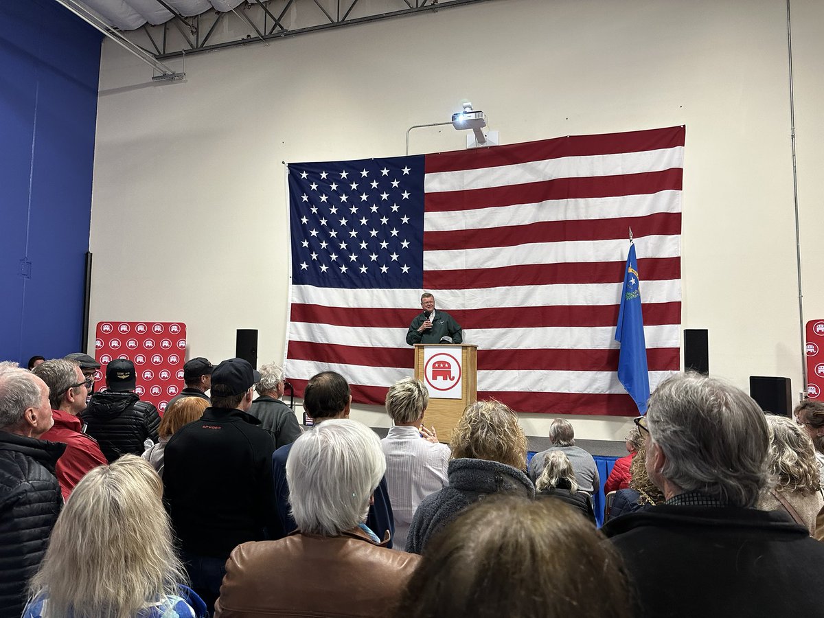 Great energy and enthusiasm as in-person early voting begins in Nevada! 🇺🇸

Early voting sites here ⬇️
bit.ly/2022pollingpla…