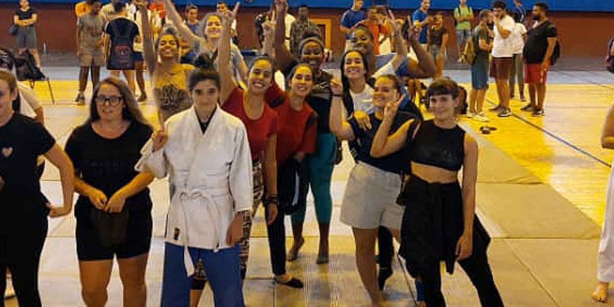 KePasaenlaUH's tweet photo. Ayer se efectuó el Judo de los juegos Caribe, el podio femenino quedó de la siguiente manera:

🥇EKO
🥈FCOM
🥉TURISMO

Es de resaltar el trabajo de la Facultad de Comunicación, quienes obtuvieron plata en ambos sexos. Les dejamos una foto de algunas medallistas de EKO y FCOM👏🏻 https://t.co/i65MplF1JB