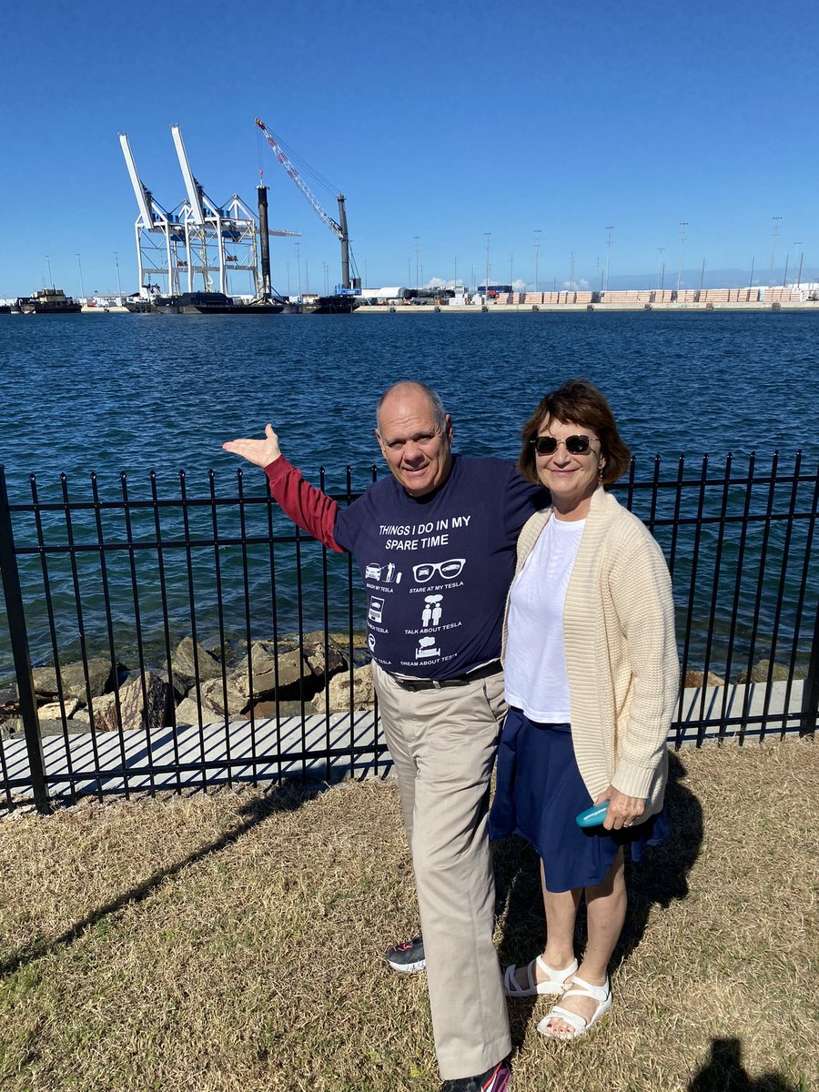 TeslaFSD's tweet photo. Great meeting and speakers at #TeslaConFL Saw the @SpaceX drone ship with the reusable booster in Port Canaveral. 😎💘🚀 https://t.co/mlCRxzWf0M