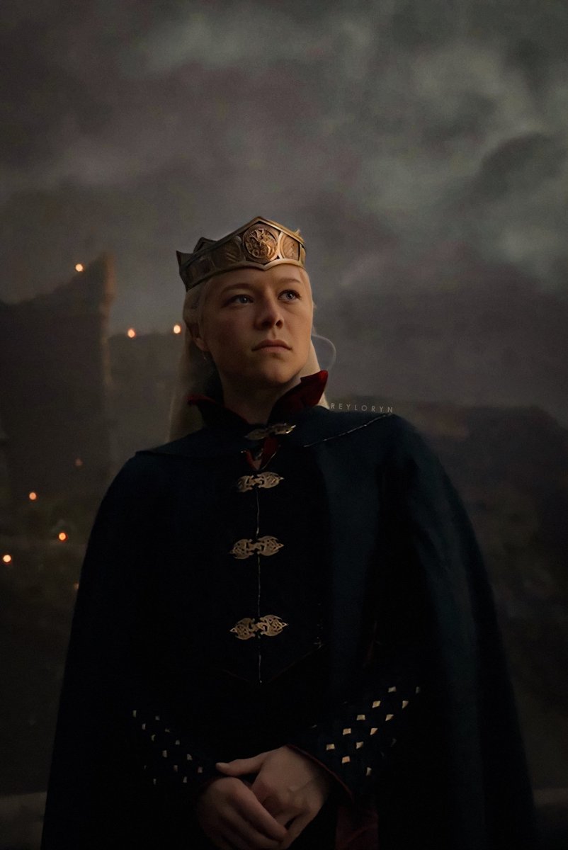 PortalASOIAF's tweet photo. A postura de quem sabe que sempre foi destinada a sentar no Trono de Ferro. Aegon II nunca será. 🗣️
#HouseoftheDragon https://t.co/qAyMJVIyix