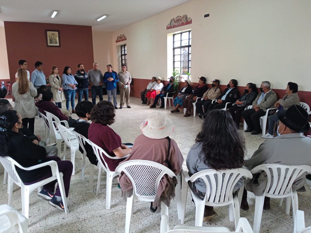acastropiedra's tweet photo. Cuánto bien puede hacer un vaso de colada morada.
Esta mañana compartimos colada con los vecinos de Tierras Coloradas y Ricaurte, escuchamos sus problemas y planteamos soluciones: seguridad, empleo y salud son nuestros compromisos con la gente. Con harto Shungo sí se puede! https://t.co/6mYXjr52tR