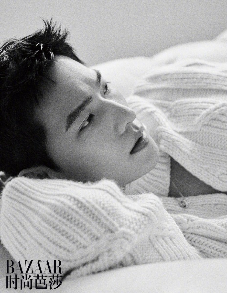 dramapotatoe's tweet photo. #YangYang takes the cover of Harper’s Bazaar China - November 2022 

Full spread - https://t.co/a33EaDR5De

#杨洋 https://t.co/zCqh7jhol8