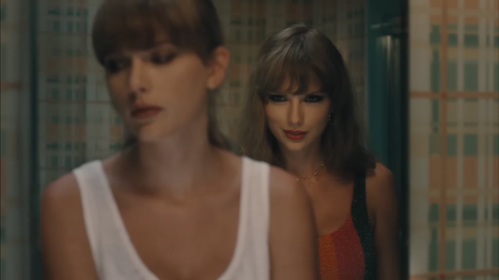 Rhaenys in the background of every scene