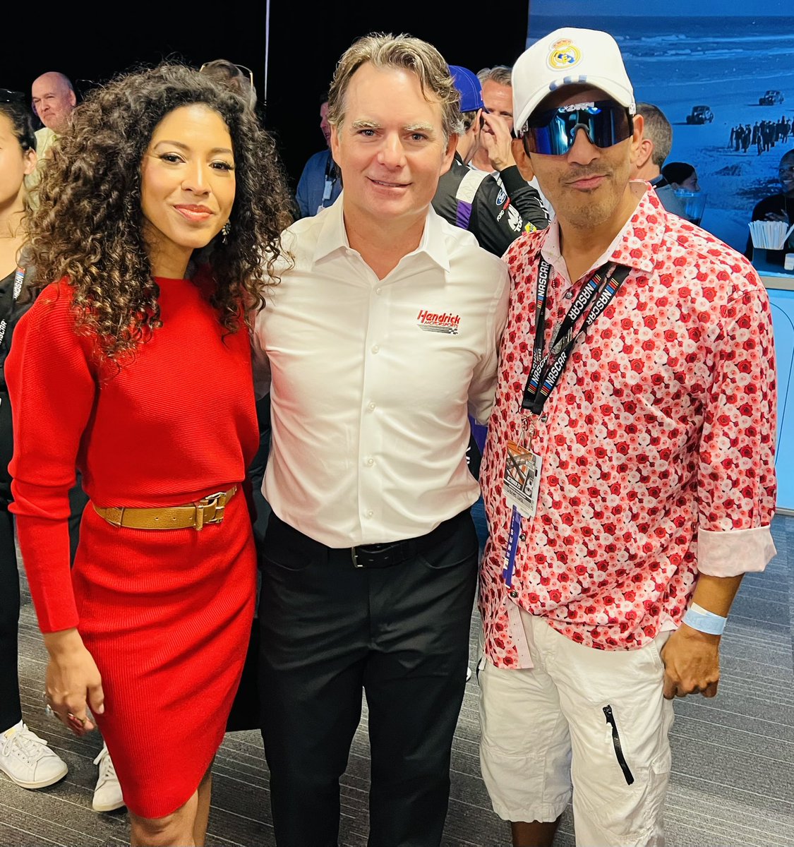 adassaofficial's tweet photo. Congrats to 2021’s NASCAR Cup Series Champ @KyleLarsonRacin 4 today’s Dixie Vodka 400 WIN 🥇 @homesteadmiami 
Amazing meeting NASCAR legend &amp; 4 time Cup Series Champion @JeffGordonWeb exciting singing the National anthem! Will definitely be back 4 more thrills, thanks @Nascar https://t.co/YcbzMZ0uNV