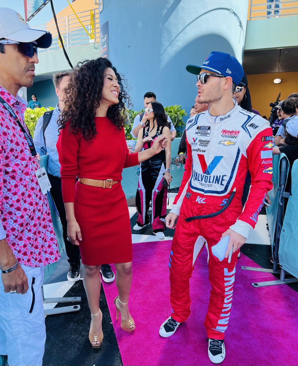 adassaofficial's tweet photo. Congrats to 2021’s NASCAR Cup Series Champ @KyleLarsonRacin 4 today’s Dixie Vodka 400 WIN 🥇 @homesteadmiami 
Amazing meeting NASCAR legend &amp; 4 time Cup Series Champion @JeffGordonWeb exciting singing the National anthem! Will definitely be back 4 more thrills, thanks @Nascar https://t.co/YcbzMZ0uNV