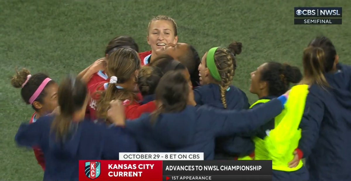 when they all hug Franch :`) #NWSL