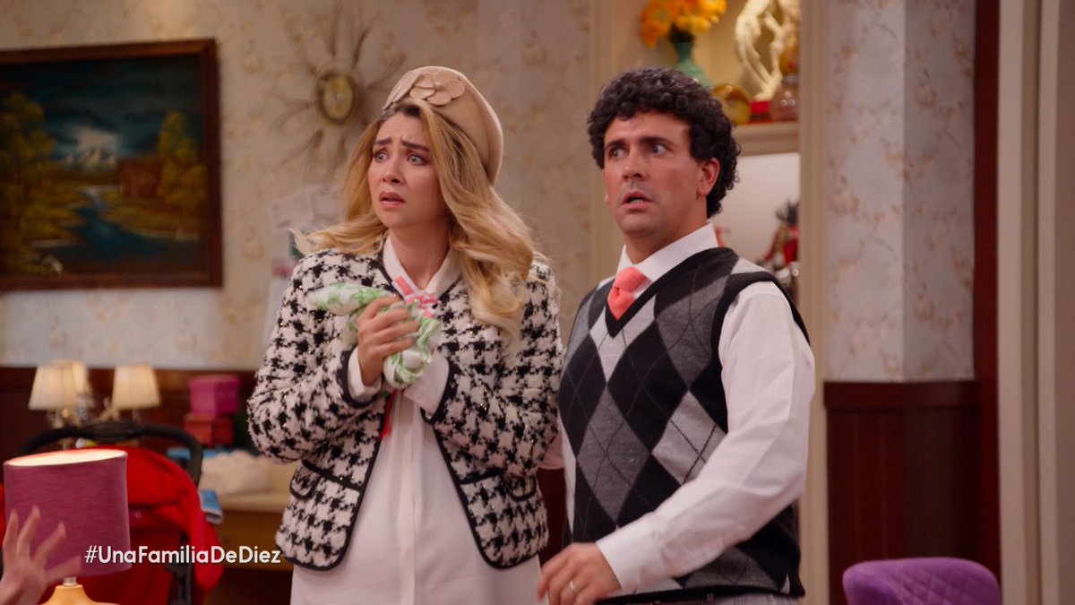 ¿Ya vieron el tamaño de la panza de Gaby? ¡Eso quiere decir una cosa! La siguiente semana... #UnaFamiliaDeDiez