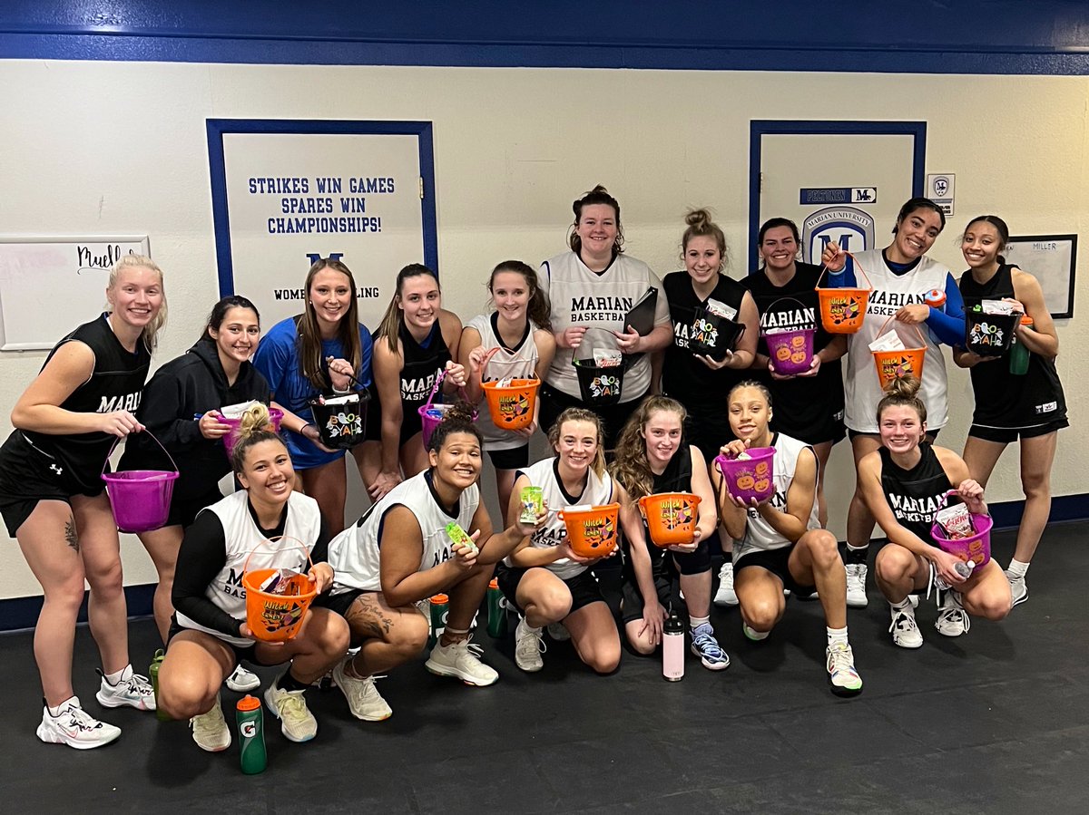 MarianWBB's tweet photo. Gettin’ buckets even after practice! 🏀🎃👻🍬 https://t.co/lzxQjMw7xB