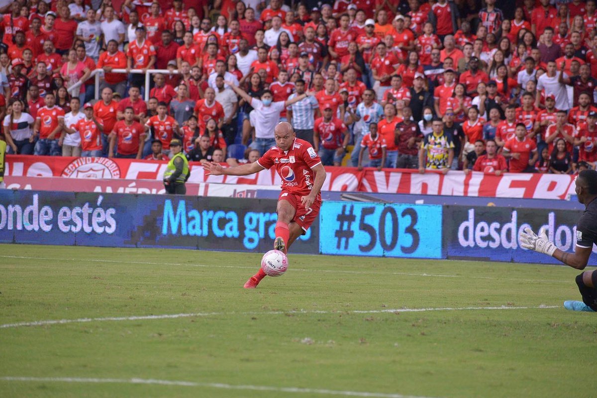 juanperex9's tweet photo. Siempre de tu mano papá Dios, +3 @AmericadeCali 🙏🙏 https://t.co/CJnMVKWKdd