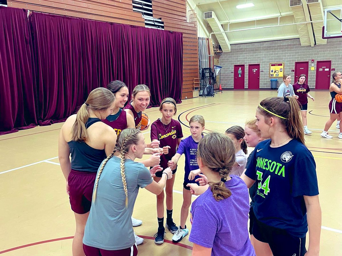 CobberWbb's tweet image. Fun Afternoon in the Gym with Lace ‘em Up With the Cobbers!  Skills, Games Leadership Talks and Treats With a Great Group!  Thank You to All That Came!!   #RoundBallFun #MadeForIt