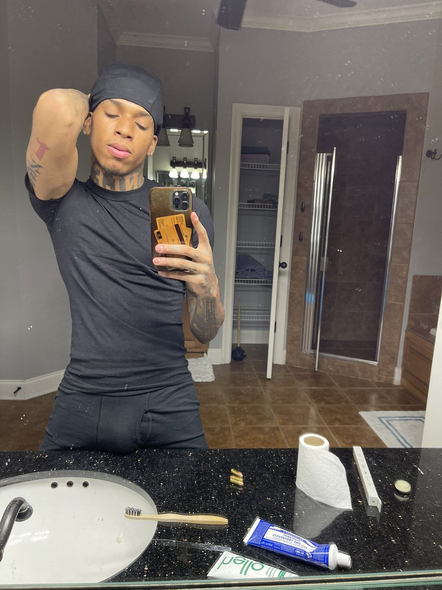 NLE Choppa shares new selfies.