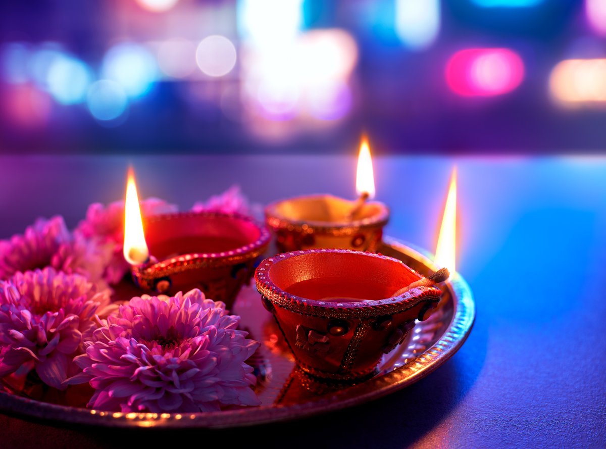 OReillyMedia's tweet photo. Wishing that Deepavali’s light brightens your day this Diwali. https://t.co/JCopoHMm9K